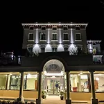 호텔 Happy Atelier Gardone Vittoriale &