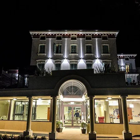 Отель Happy Atelier Centro &