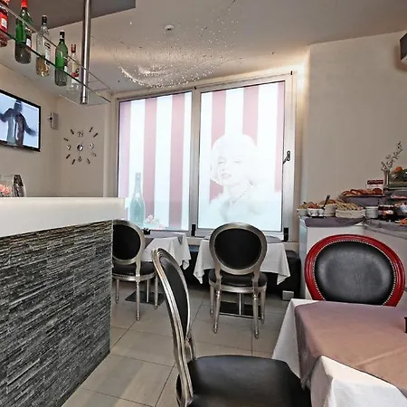 Отель Happy Atelier Centro & 3*